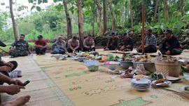 Warga Mojo Gelar Kerja Bakti dan Genduri di Sumber Kecemut Sambut Musim Penghujan